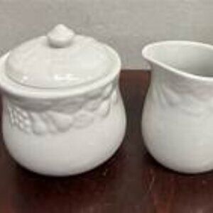 VINTAGE GIBSON CREAMER & SUGAR DISH WITH LID APPLE/GRAPE DESIGN